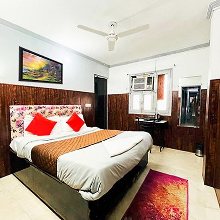 Hotel Commodo - Near Dhaula Kuan ニューデリー エクステリア 写真